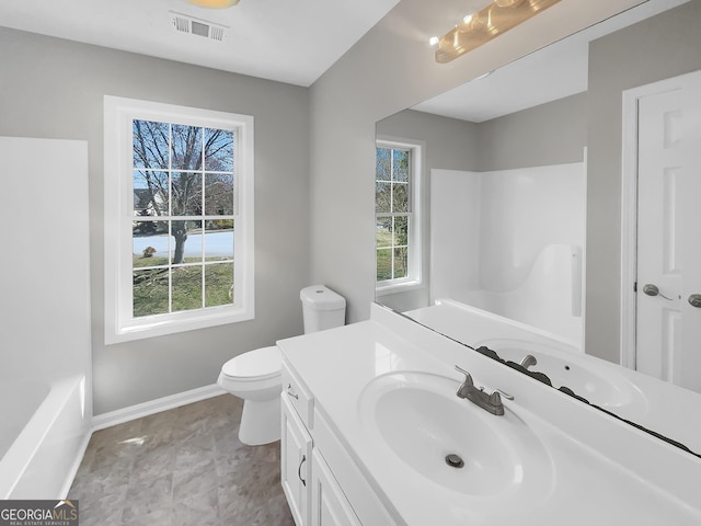 full bath featuring a wealth of natural light, visible vents, baseboards, and toilet