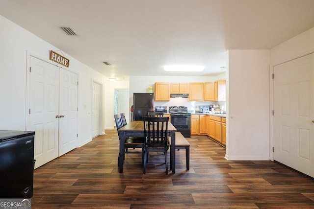 dining space featuring dark wood-type flooring, visible vents, and baseboards