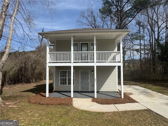 view of front of home featuring a patio area