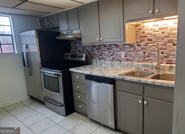 kitchen featuring a healthy amount of sunlight, a peninsula, and baseboards