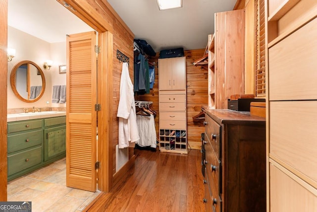 walk in closet featuring a sink and light wood-style floors