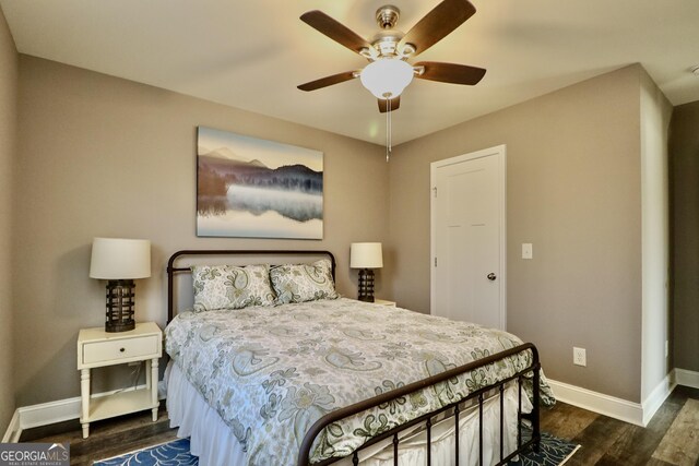 bedroom with ceiling fan, dark wood-type flooring, and visible vents