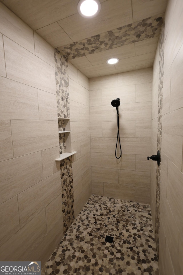 bathroom featuring recessed lighting and a tile shower