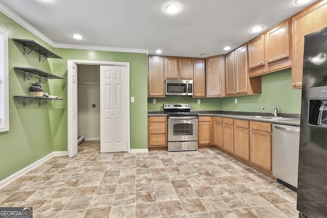 kitchen featuring crown molding, stainless steel appliances, dark countertops, a sink, and baseboards