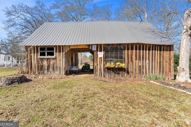 view of outdoor structure featuring an outdoor structure