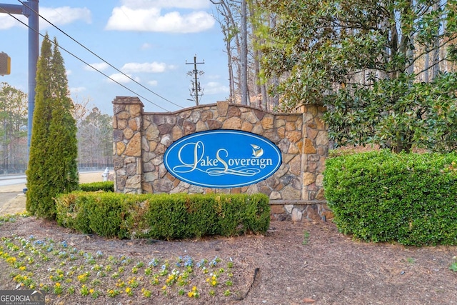 view of community / neighborhood sign