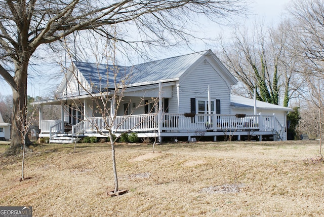 view of front facade featuring metal roof and covered porch