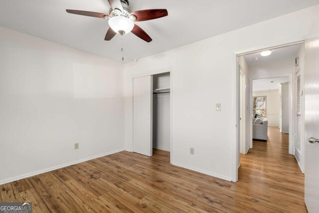 bedroom with baseboards, light wood finished floors, and ceiling fan