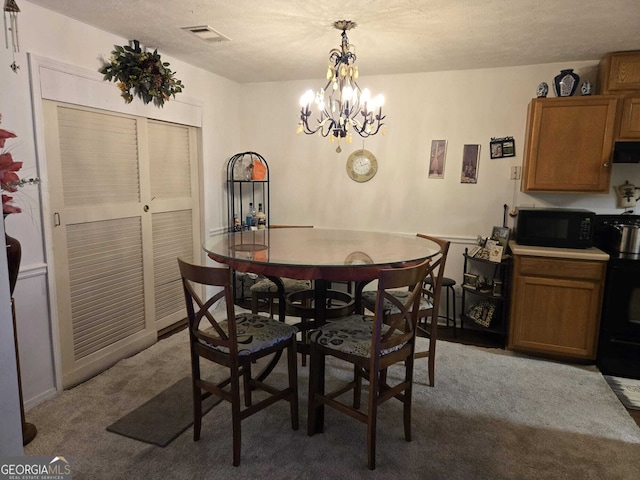 dining room with visible vents, light carpet, a textured ceiling, and a notable chandelier