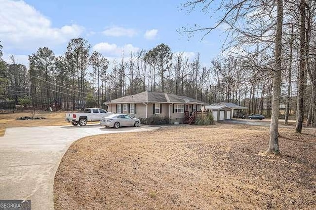 view of front facade featuring a garage