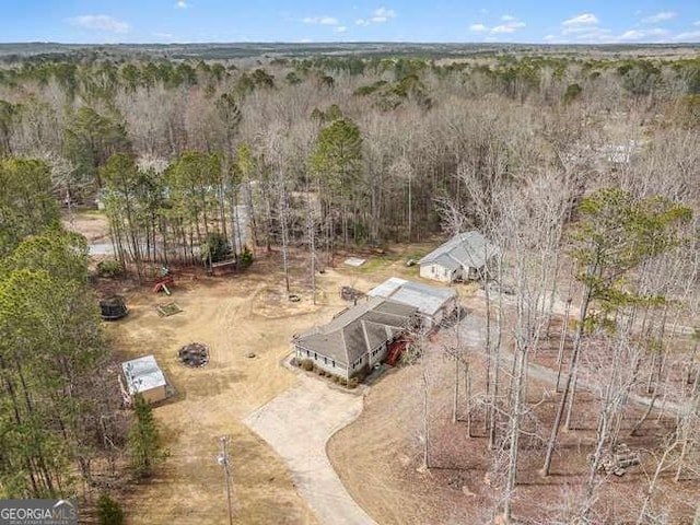 birds eye view of property featuring a wooded view