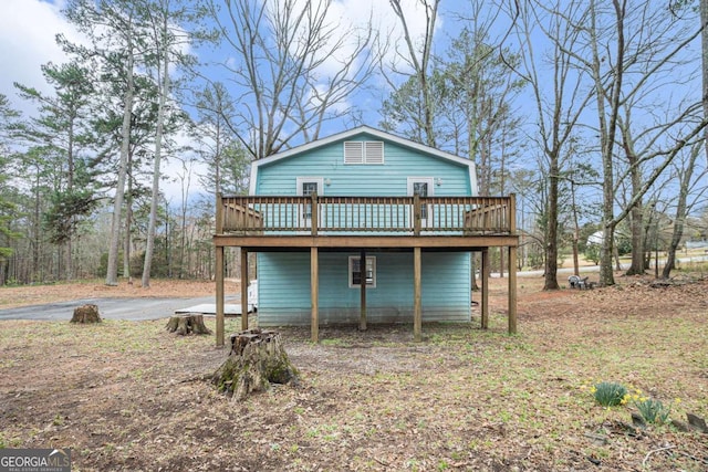 view of outbuilding with driveway