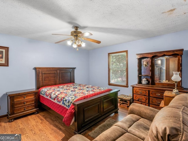 2643 Rocky Creek Rd, Hampton, GA 30228 - bedroom featuring ceiling fan, light wood-type flooring, and a textured ceiling