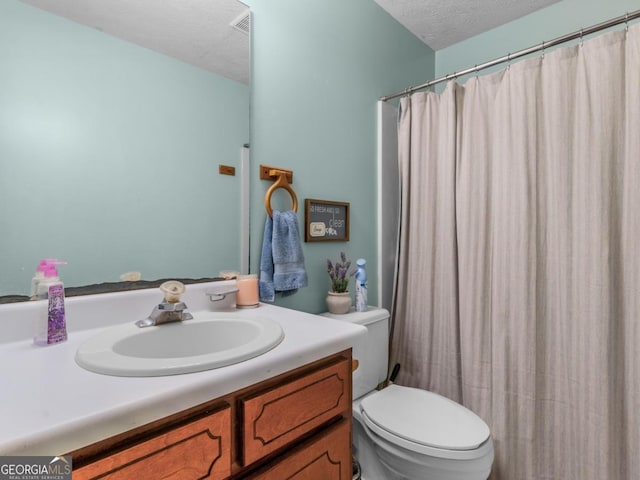 2643 Rocky Creek Rd, Hampton, GA 30228 - full bath featuring visible vents, toilet, curtained shower, a textured ceiling, and vanity