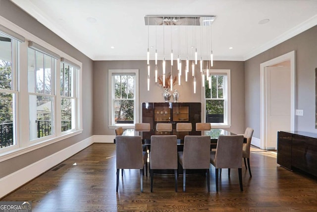 dining area with recessed lighting, baseboards, dark wood-style floors, and crown molding