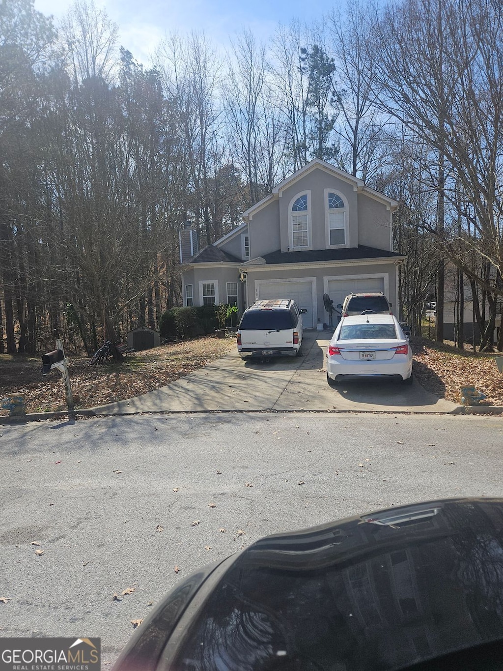 view of front of house with concrete driveway and a garage