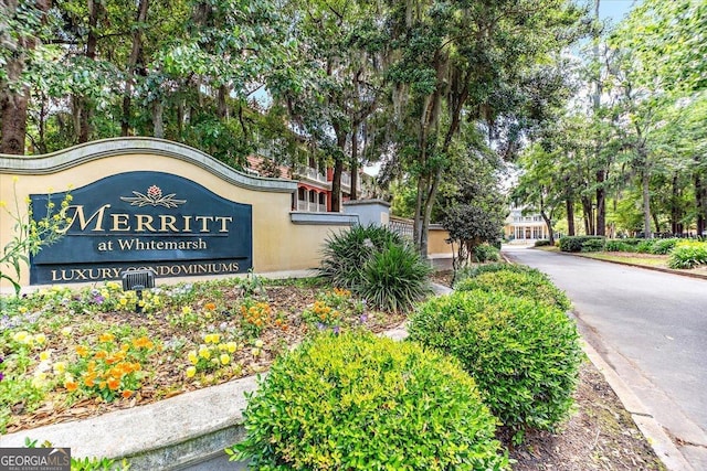 view of community / neighborhood sign