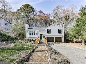 view of front of property featuring aphalt driveway and an attached garage