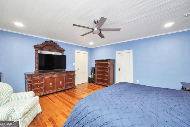 bedroom with ceiling fan, light wood-style flooring, recessed lighting, and ornamental molding