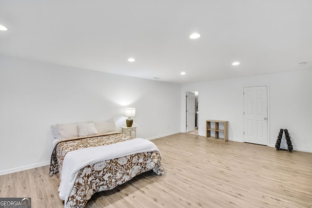 bedroom featuring recessed lighting, light wood-type flooring, and baseboards