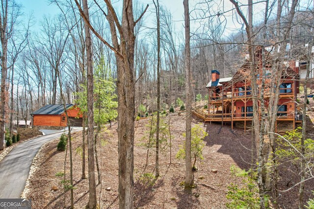 view of yard featuring a view of trees
