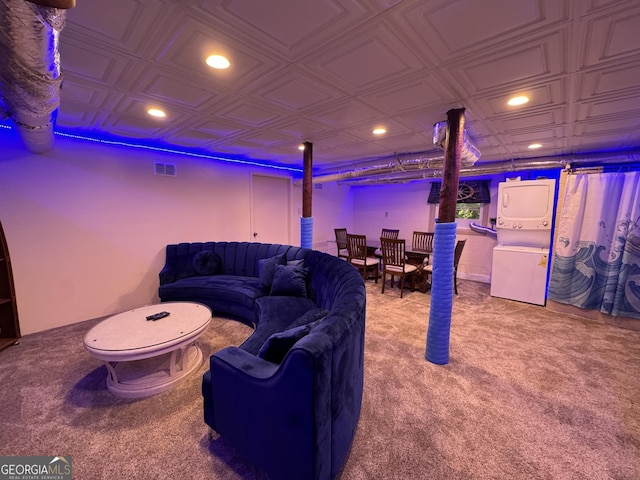 living room featuring recessed lighting, visible vents, stacked washer / drying machine, and an ornate ceiling