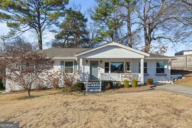 view of front of house with covered porch and fence