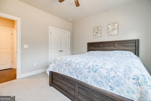 bedroom with a ceiling fan, carpet, baseboards, and a closet