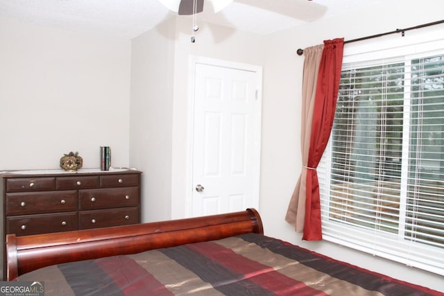 bedroom featuring a ceiling fan