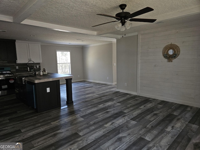 kitchen featuring dark wood finished floors, open floor plan, black electric range oven, a textured ceiling, and a sink