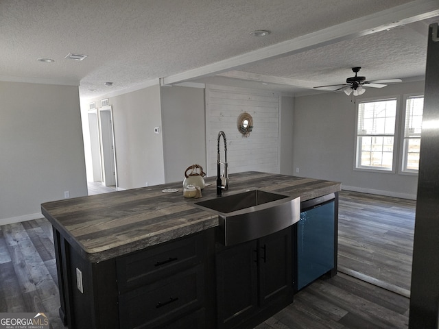 kitchen with visible vents, dark wood-type flooring, a sink, open floor plan, and dishwasher