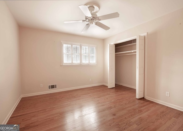 unfurnished bedroom featuring visible vents, baseboards, ceiling fan, light wood-style flooring, and a closet