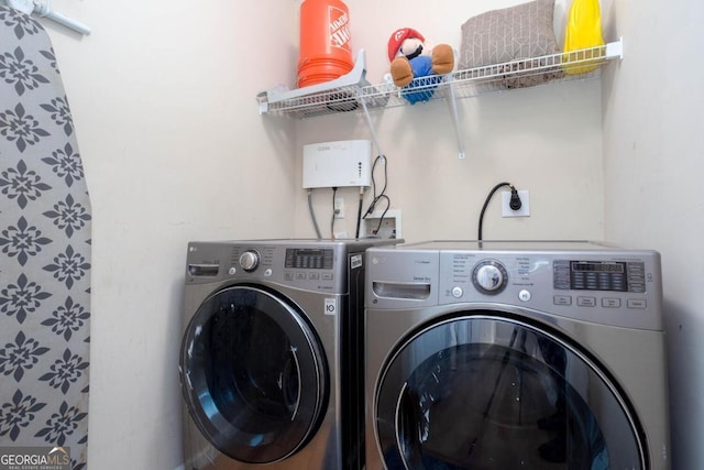 laundry room with laundry area and washing machine and dryer