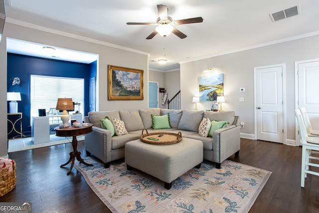 living area with visible vents, ornamental molding, a ceiling fan, wood finished floors, and baseboards