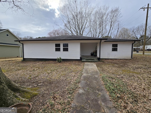 ranch-style home with a porch