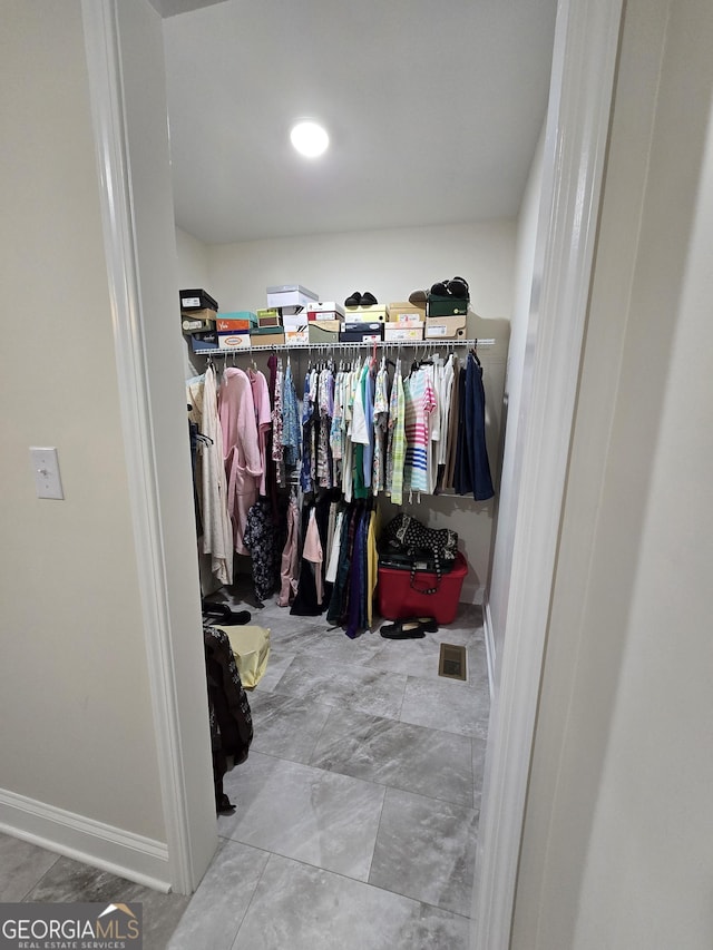 view of spacious closet