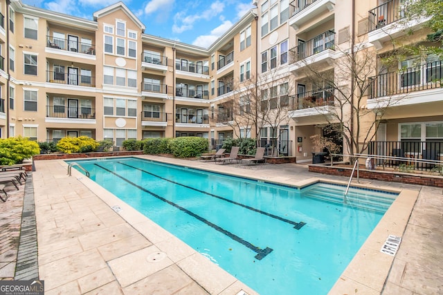 view of swimming pool