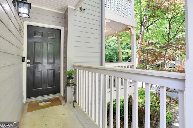 entrance to property featuring a porch