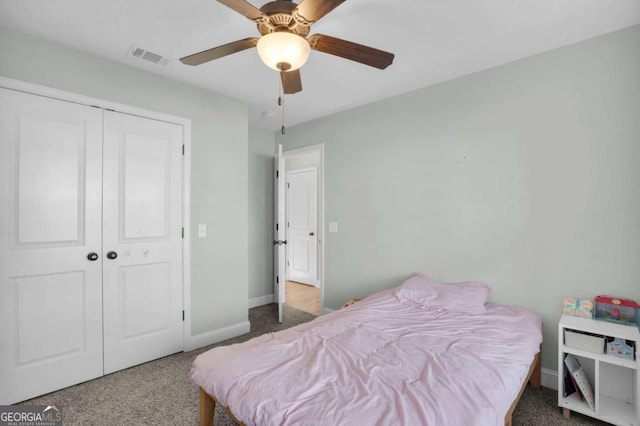 bedroom with visible vents, ceiling fan, baseboards, carpet floors, and a closet