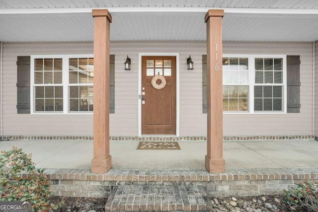 property entrance with covered porch