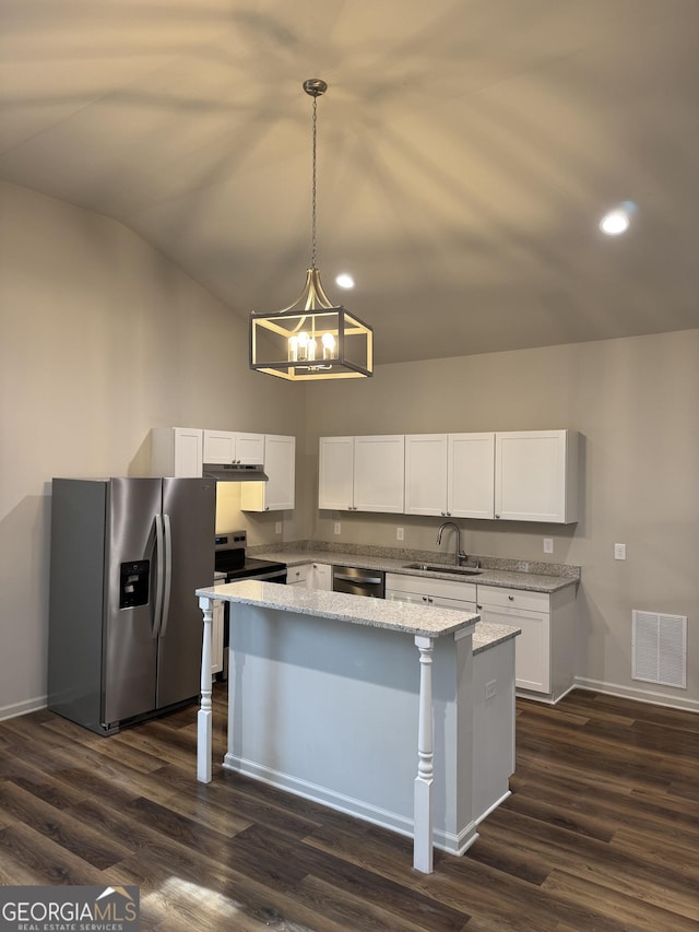 kitchen with visible vents, dark wood-type flooring, a sink, a center island, and appliances with stainless steel finishes