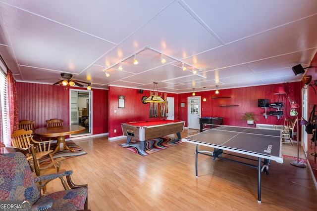 game room with ceiling fan, wood finished floors, and pool table