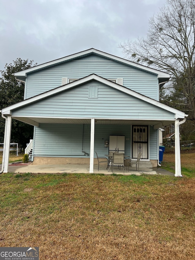 view of front of home featuring a front lawn and a patio