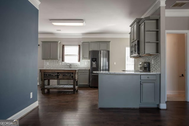 kitchen with appliances with stainless steel finishes, visible vents, gray cabinetry, and a peninsula