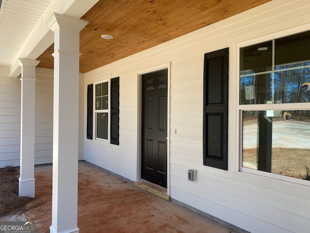 doorway to property with covered porch