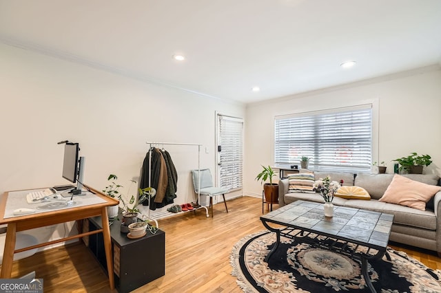 living room with recessed lighting, baseboards, light wood-style floors, and ornamental molding