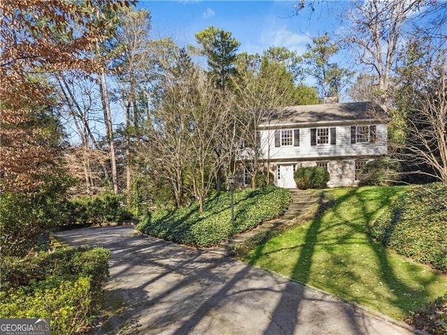 colonial home with a front yard