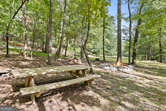 view of yard featuring an outdoor fire pit