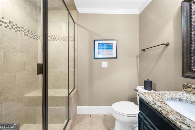 full bath featuring a shower stall, toilet, baseboards, and ornamental molding