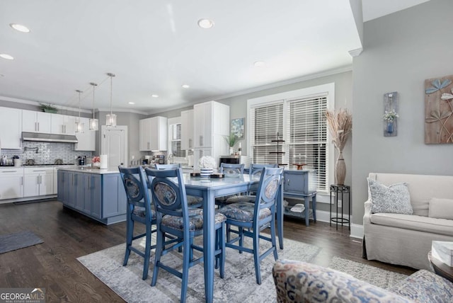 dining area featuring crown molding, recessed lighting, dark wood-style floors, and baseboards